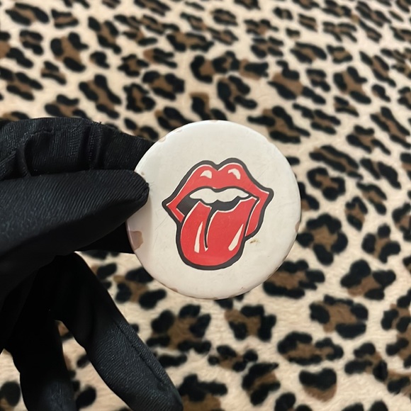 THE ROLLING STONES 🎸 Vintage Rock Pop Music Button Pin Pinback Mick Jagger Lips - Picture 7 of 10